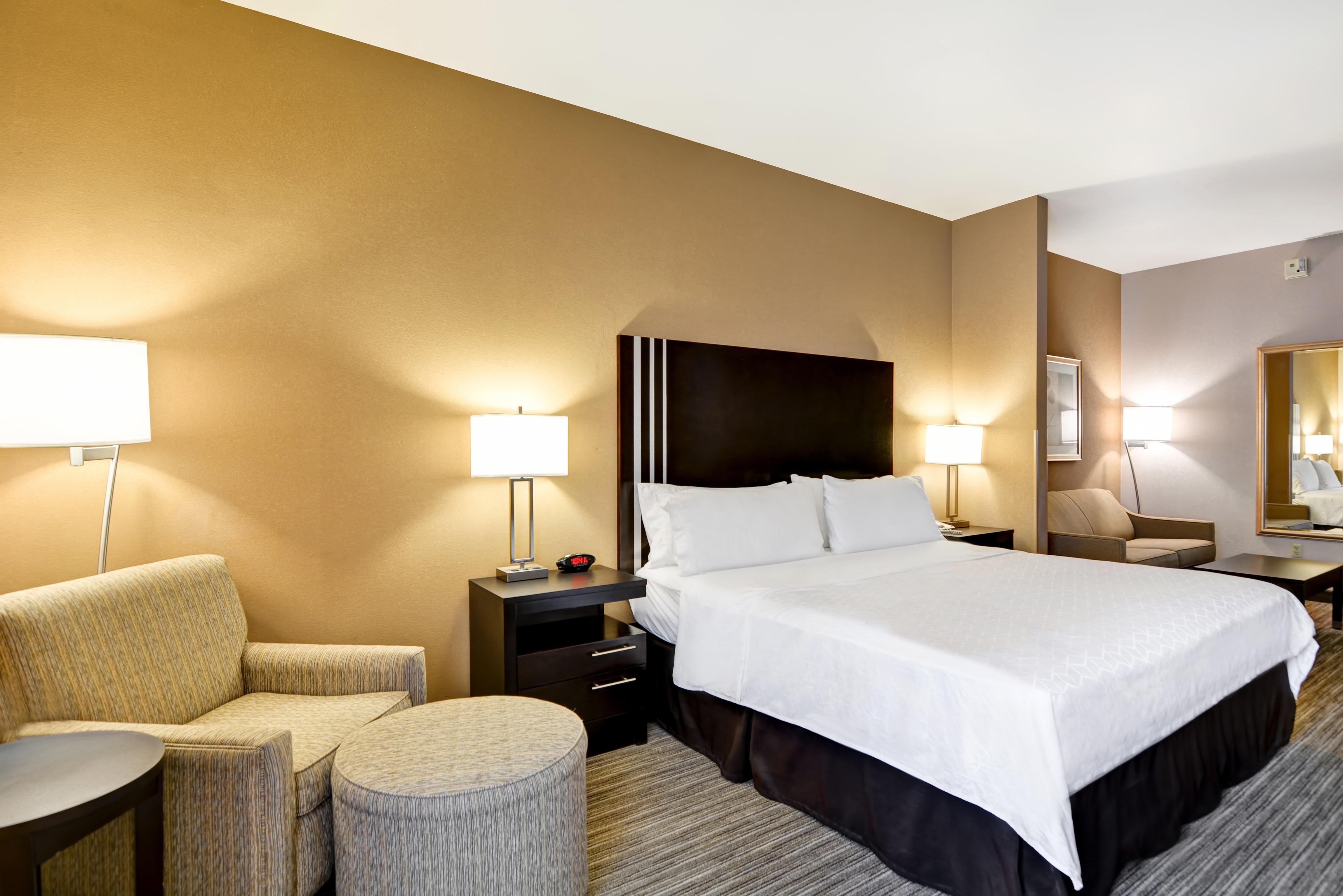 Holiday Inn Express Hotel & Suites Milwaukee-New Berlin, An Ihg Hotel Dış mekan fotoğraf